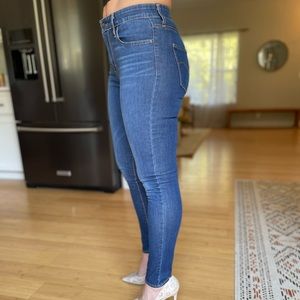 Levi’s high rise skinny Jean, size 28.